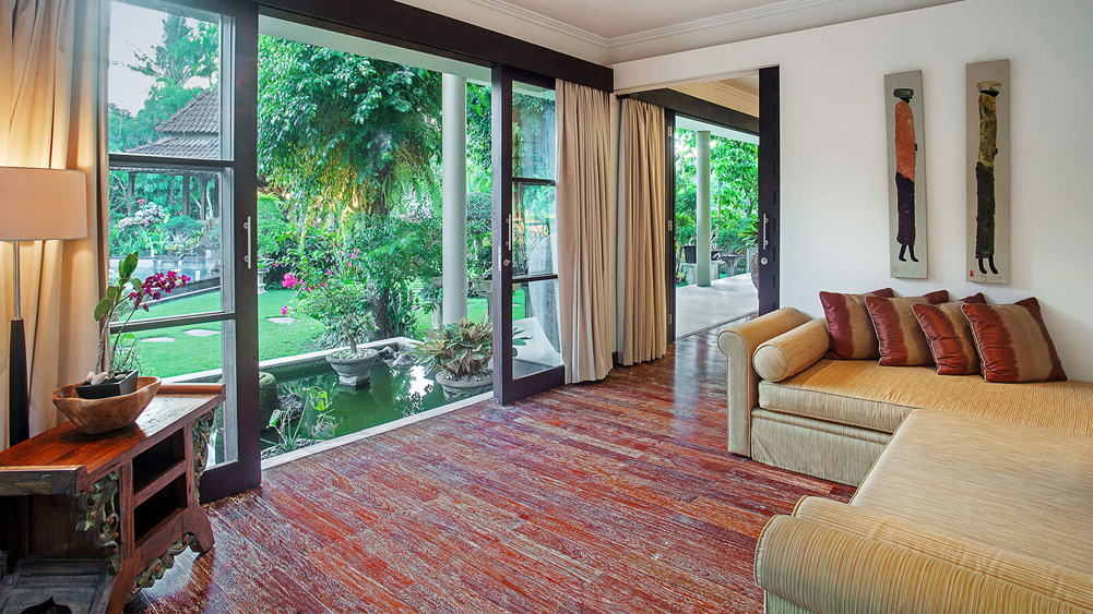 Villa Avalon Main House - Downstairs master bedroom private living area